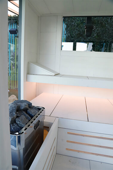 INTERNI COLORATI DI BIANCO PER SAUNA GRANDE FRATELLO