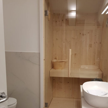 SAUNA IN LEGNO DI ABETE CON VETRATA PANORAMICA