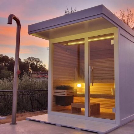SAUNA DA ESTERNO CON VERNICIATURA PERSONALIZZABILE