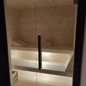 CABINA SAUNA IN LEGNO E VETRATA PANORAMICA MOD.NAYURE