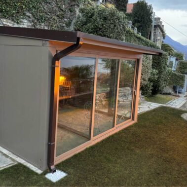 CASETTA ADDOSSATA IN LEGNO