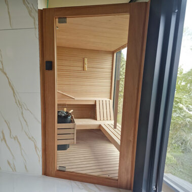 SAUNA CON FINESTRA ESISTENTE IN SAUNA