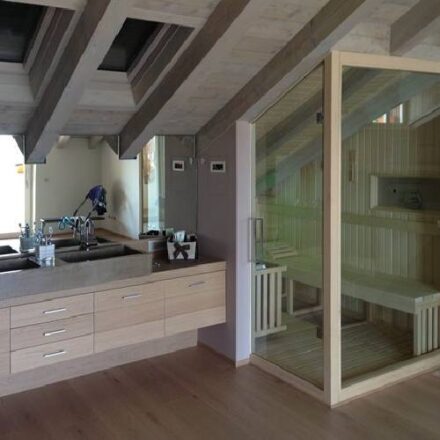 SAUNA IN VETRO SOTTO TETTO
