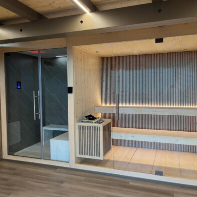 SPA CON MONOBLOCCO SAUNA IN ABETE E NOCE CANALETTO E BAGNO TURCO CON DOCCIA EMOZIONALE