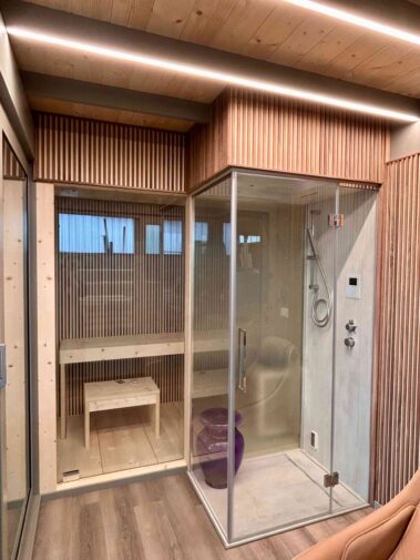 MONOBLOCCO SAUNA IN ABETE E NOCE CANALETTO E CABINA BAGNO TURCO CN DOCCIA AD ANGOLO