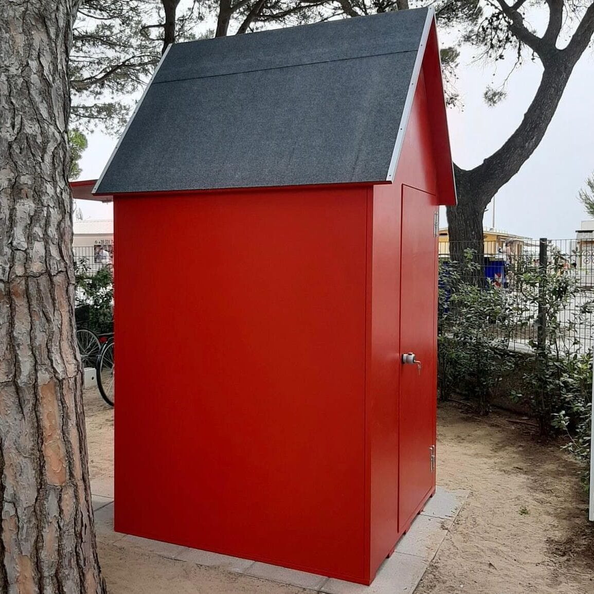CABINA SPOGLIATOIO PER SPIAGGIA O PER PISCINA IN OKUME' MARINO
