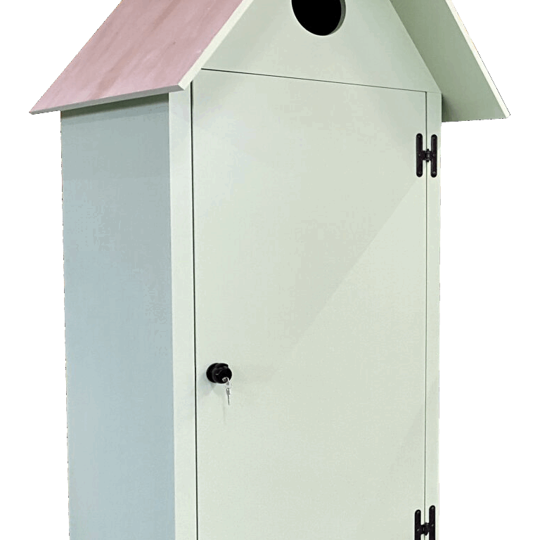 CABINA VERDE PASTELLO IN LEGNO DI OKUME' UTILIZZATA COME SPOGLIATOIO