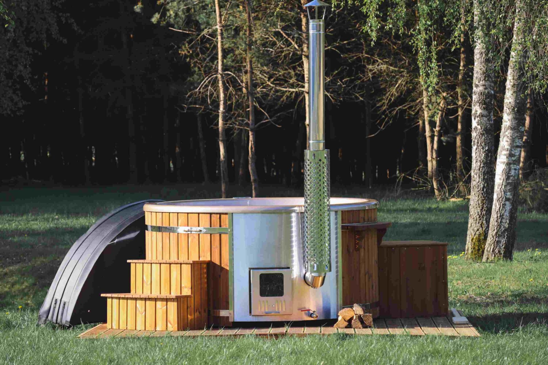 VISTA FRONTALE MINIPISCINA HOT TUBES CON STUFA INTEGRATA