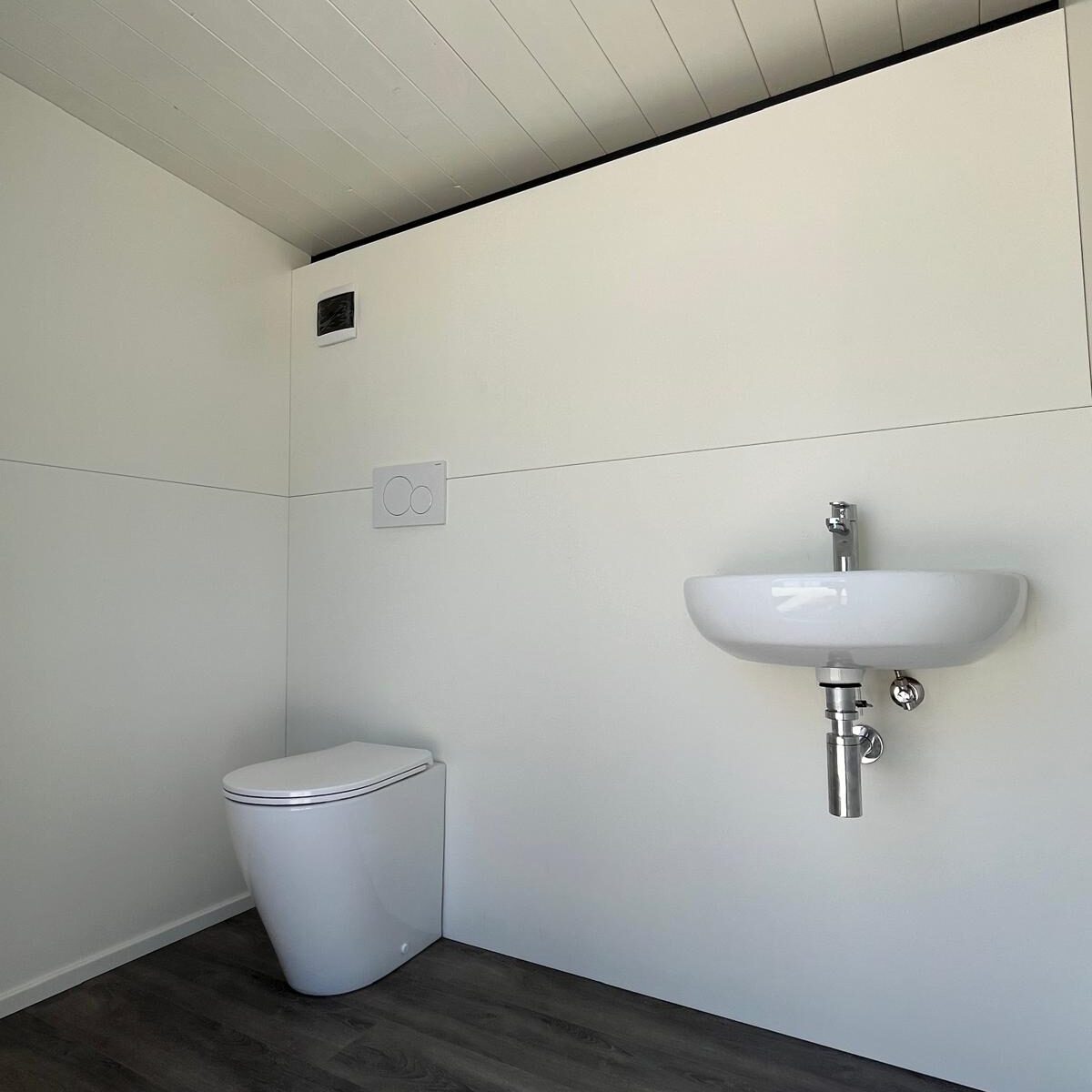 PARTICOLARI DI DESIGN PER IL BAGNO DA ESTERNO WOODY