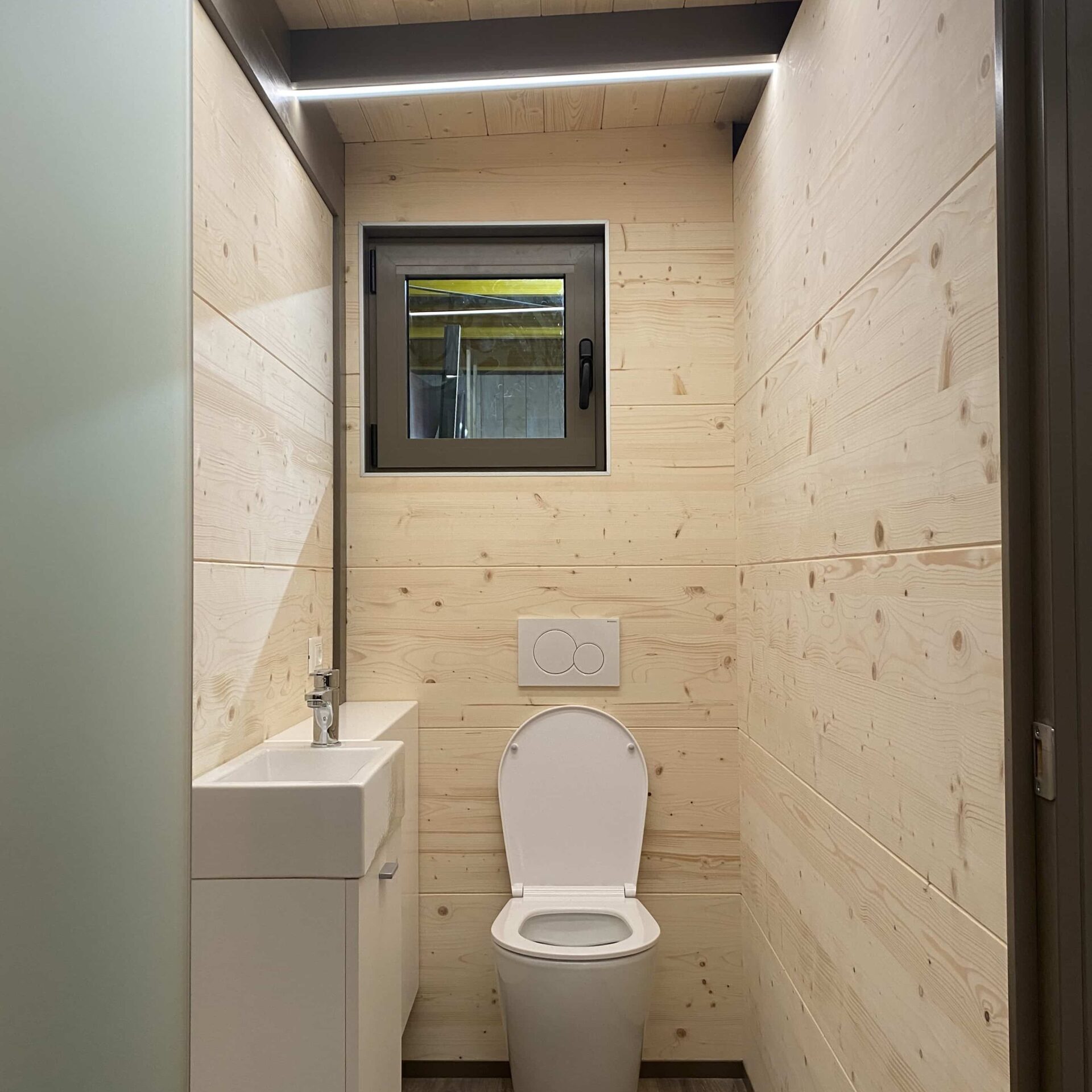 INTERNI BAGNO WC CON LAVANDINO