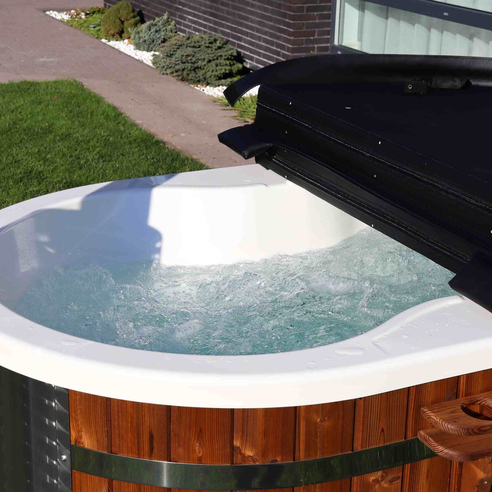HOT TUB E ICE TUB